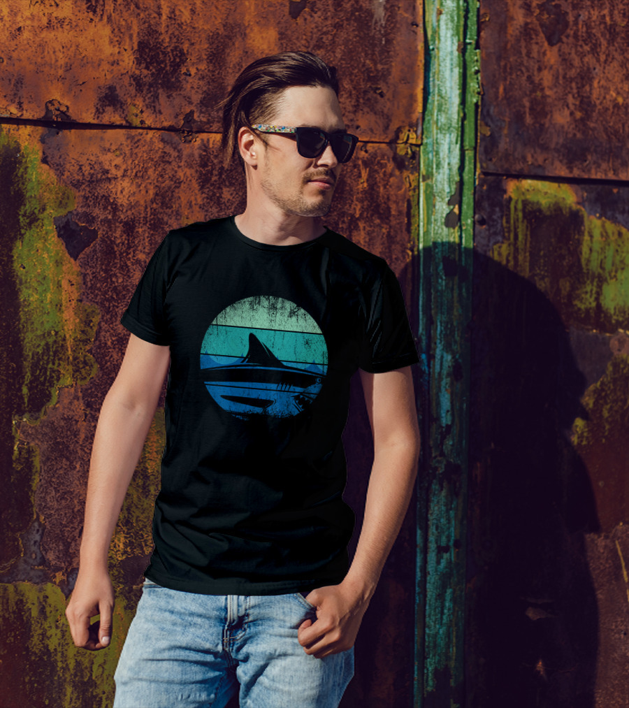 Vintage Shark Retro Beach Style Ocean Waves T-Shirt