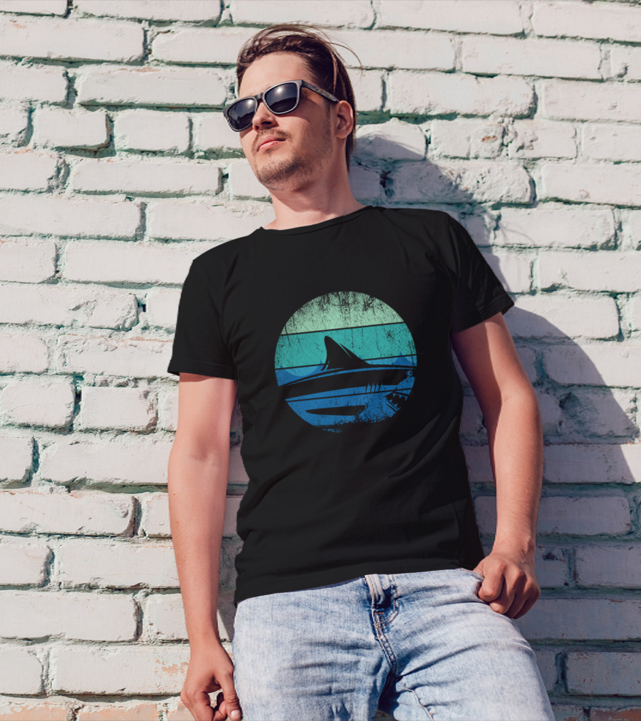 Vintage Shark Retro Beach Style Ocean Waves T-Shirt