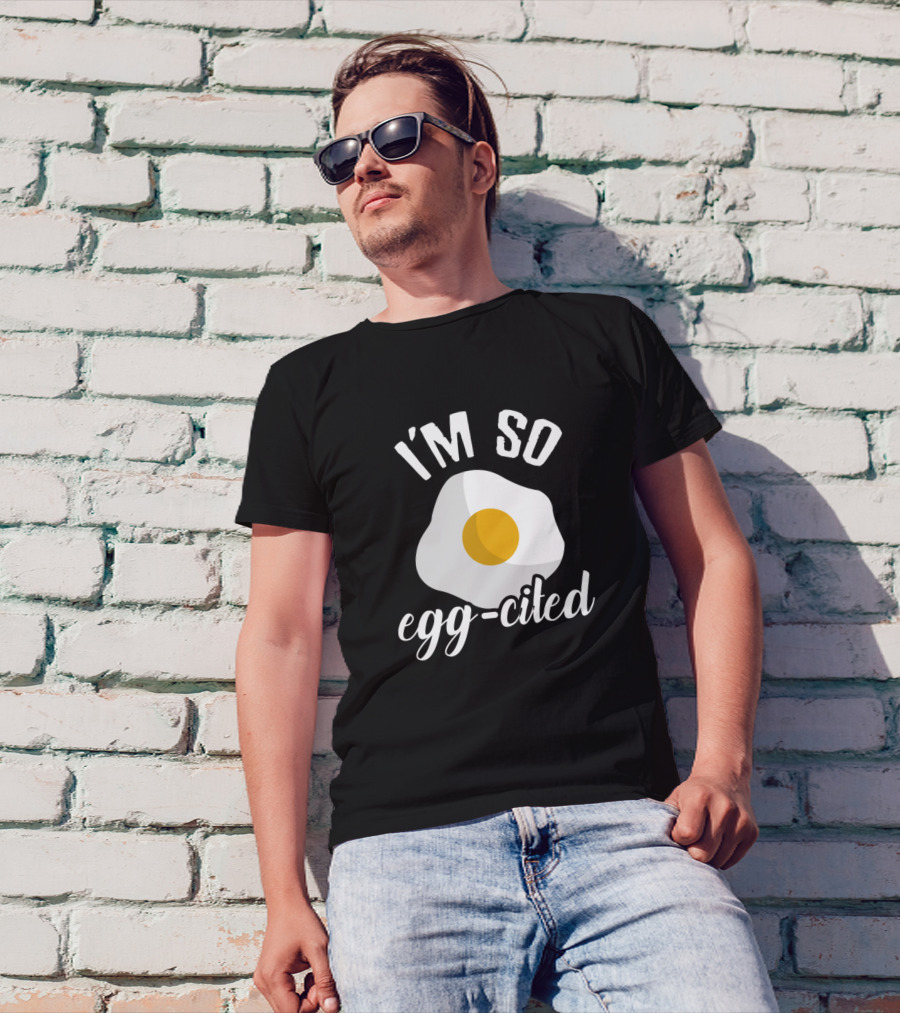 I'M SO EGG-CITED Fried Egg Enthusiast Playful Breakfast Pun T-Shirt