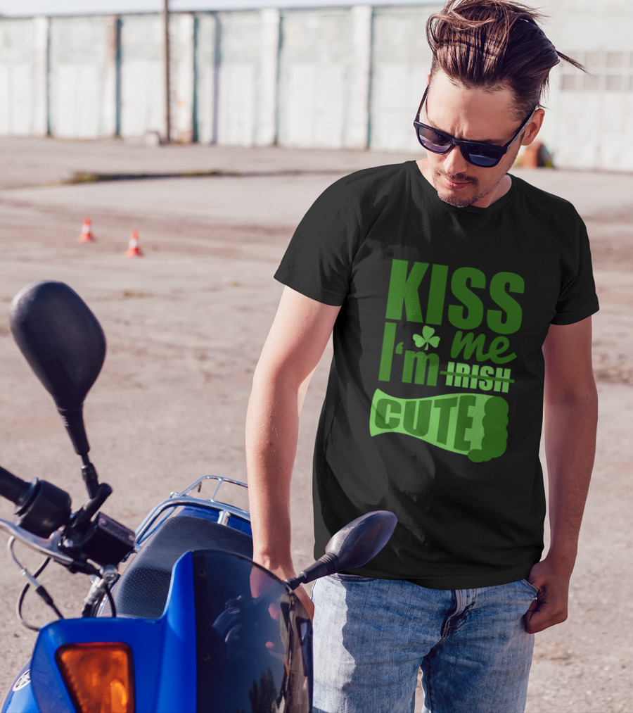 Kiss Me I'm Irish Shamrock Cute Green T-Shirt