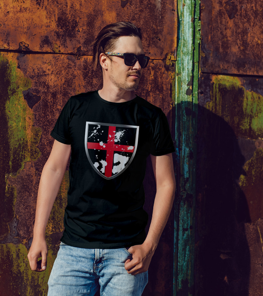 English Templar Shield Cross With Paint Splatter T-Shirt