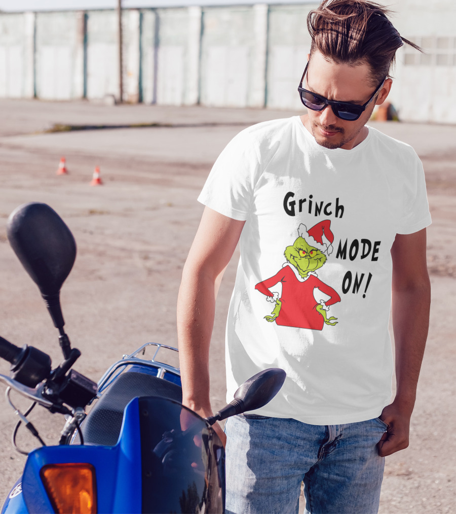 Grinch Mode On Santa Hat Red T-Shirt