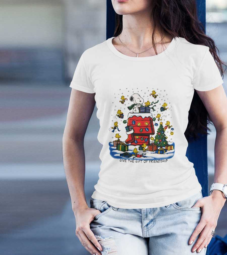 Snoopy Christmas House With Woodstock And Gifts Give The Gift Of Friendship T-Shirt