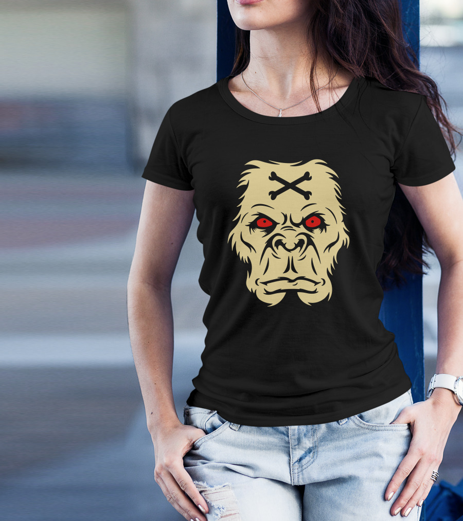 Sasquatch Sees Red-Eyed Skull Crossbones Gesicht T-Shirt