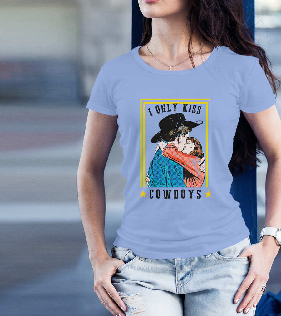 I Only Kiss Cowboys Vintage Couple Embrace Valentines Day T-Shirt