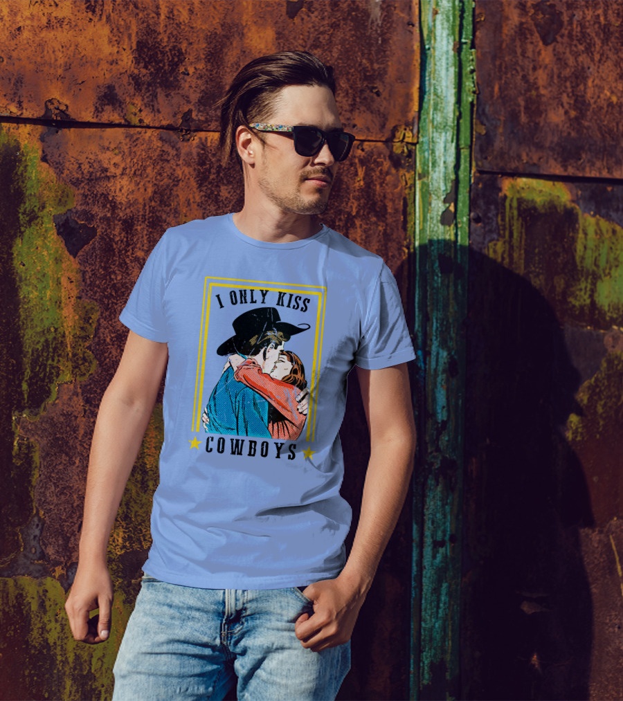 I Only Kiss Cowboys Vintage Couple Embrace Valentines Day T-Shirt