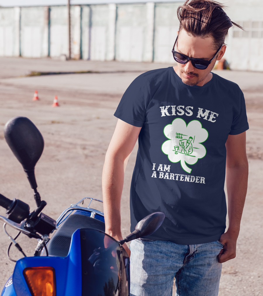 Kiss Me I Am A Bartender Shamrock Bartending Sketch T-Shirt