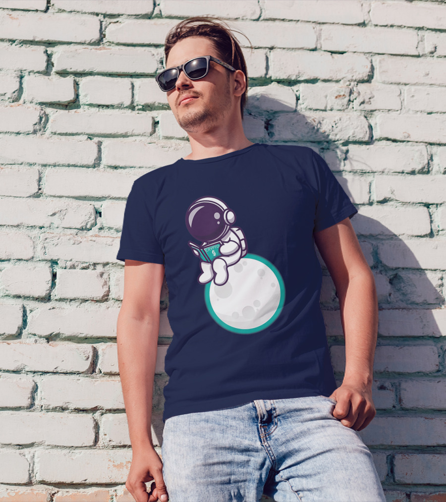 BLACK Safemoon Crypto Currency Astronaut Reading Crypto Novelty Coin Merch T-Shirt