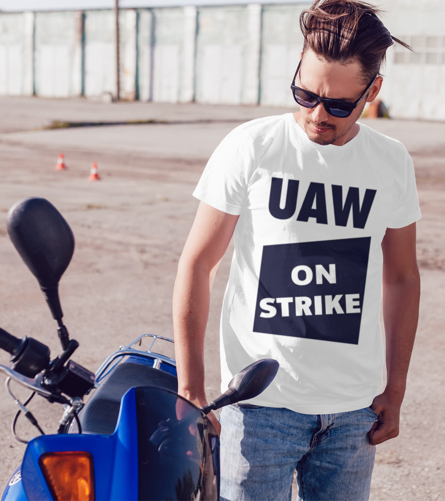 UAW On Strike Solidarity Statement By Sara Nelson T-Shirt