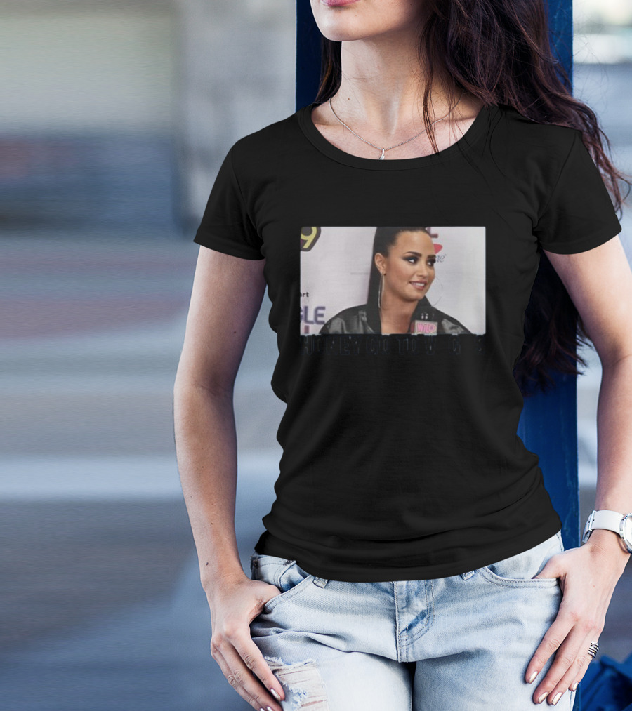Artstartingover Honey Go To Vegas Wild Interview Image T-Shirt