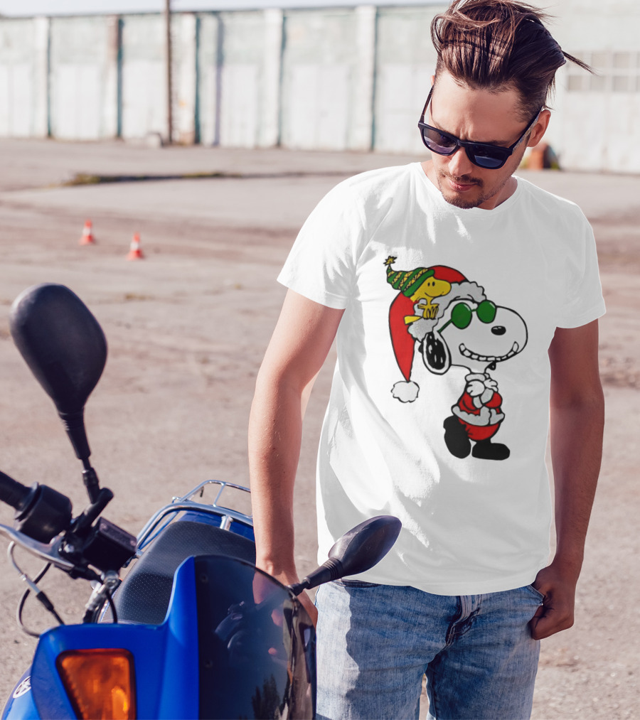 Snoopy And Woodstock Peanuts Merry Christmas Santa Hat And Sunglasses T-Shirt
