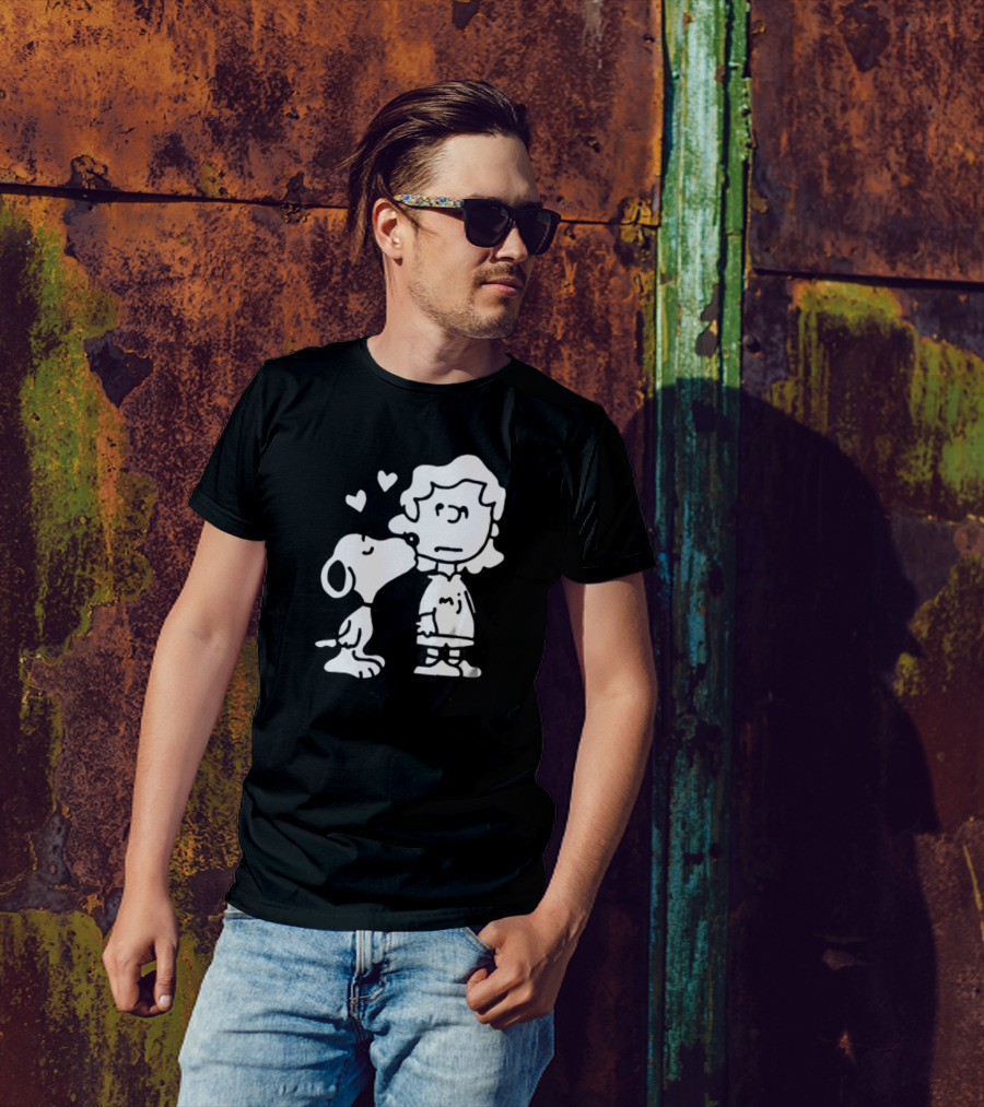 Puppy Love Snoopy Kissing Lucy Peanuts Hearts T-Shirt