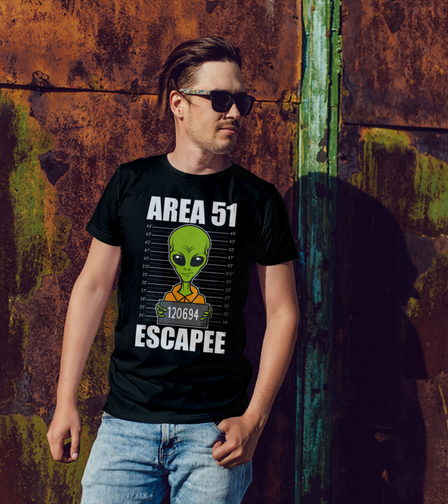 Area 51 Escapee Alien Mugshot With Height Chart T-Shirt