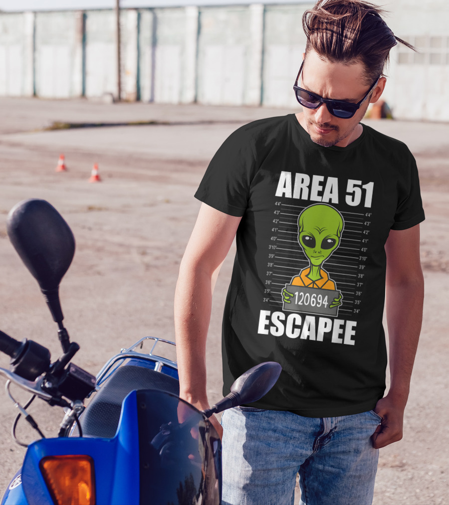 Area 51 Escapee Alien Mugshot With Height Chart T-Shirt