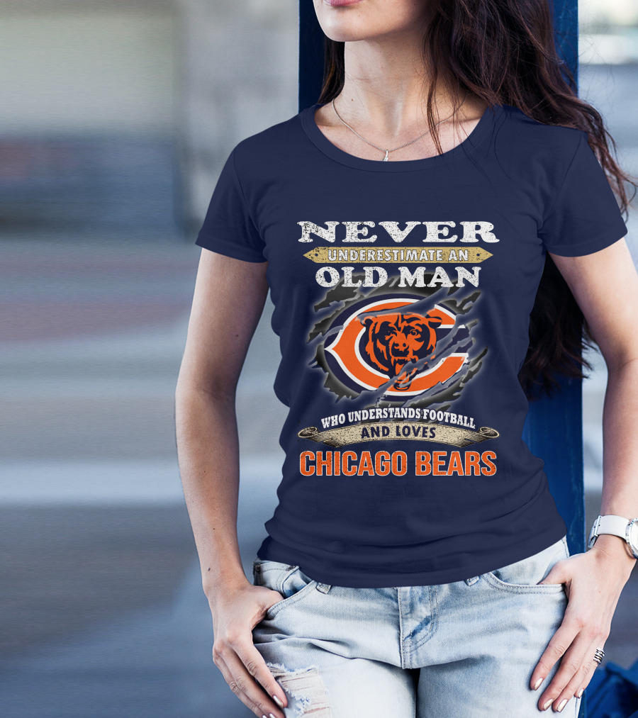 Never Underestimate An Old Man Who Understands Football And Loves Chicago Bears T-Shirt