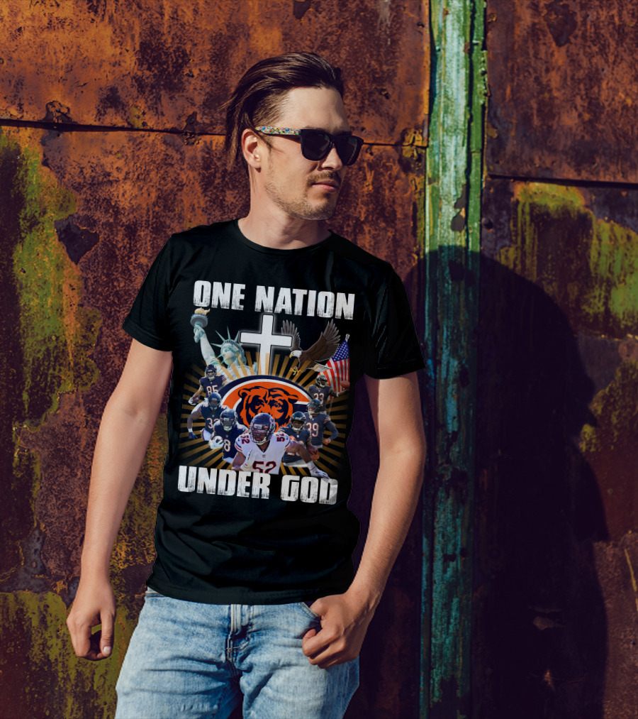 Chicago Bears One Nation Under God Statue Of Liberty American Flag Cross Football Players T-Shirt