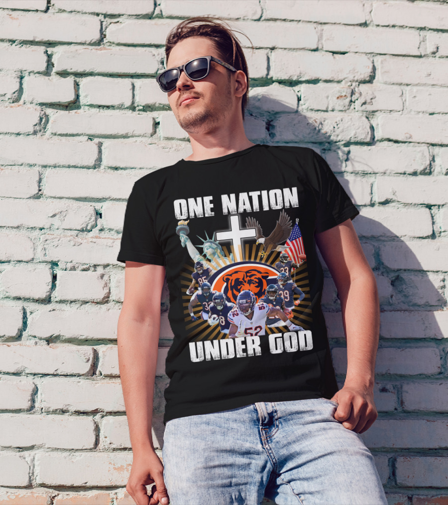 Chicago Bears One Nation Under God Statue Of Liberty American Flag Cross Football Players T-Shirt
