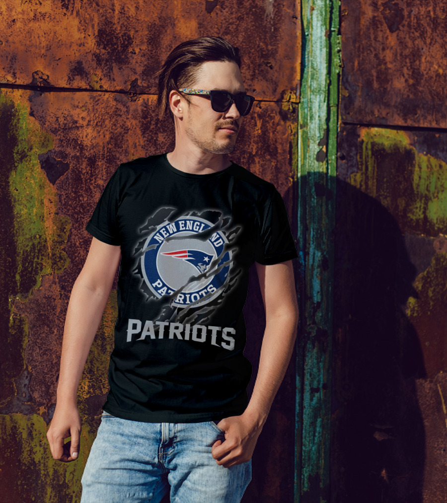 New England Patriots Logo Claw Tear T-Shirt