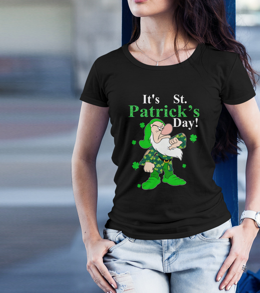 It's St Patrick's Day Grumpy Dwarf Shamrocks Green T-Shirt
