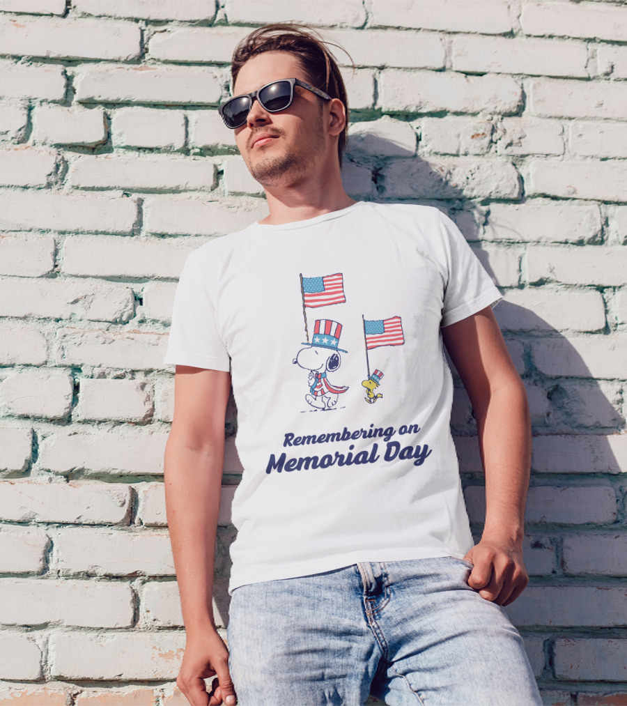 Snoopy And Woodstock Remembering On Memorial Day With American Flags T-Shirt
