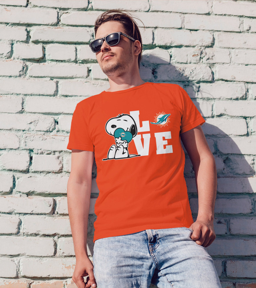 Snoopy Love Miami Dolphins Nfl Football Peanuts Fan T-Shirt