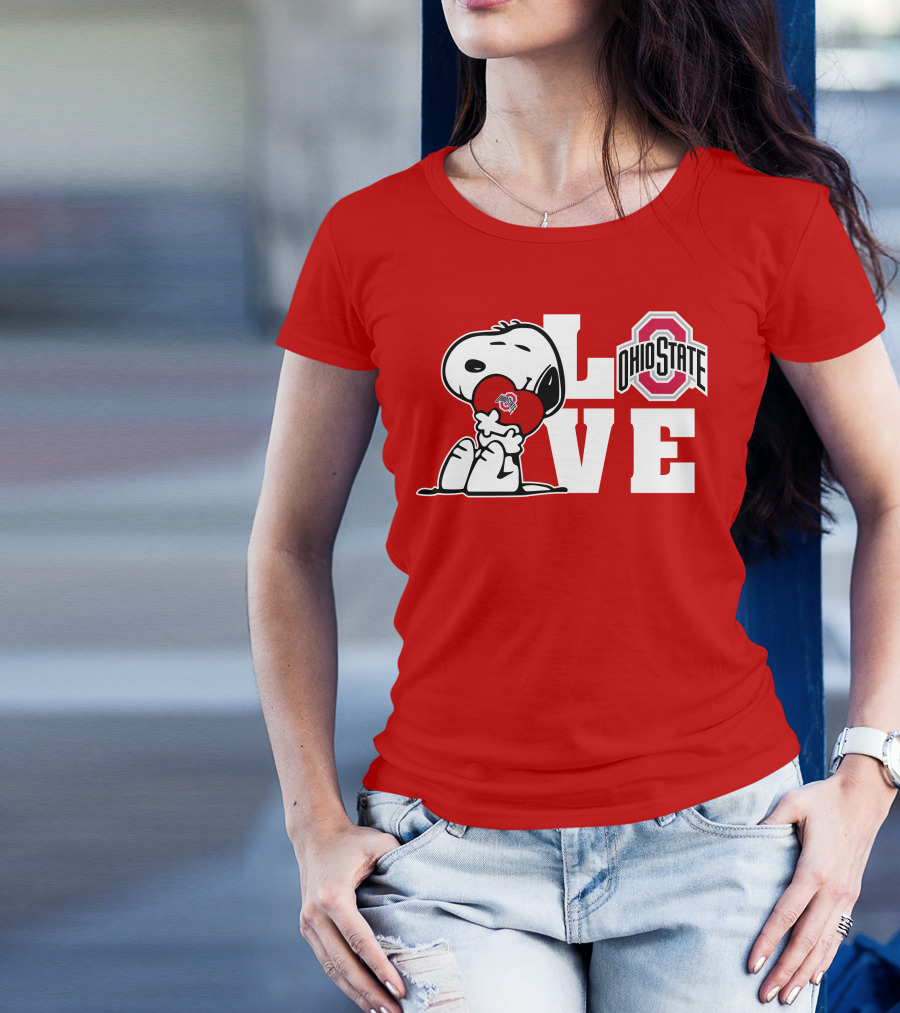 Snoopy Ohio State Buckeyes Love Peanuts Character Holding Heart With Buckeyes T-Shirt