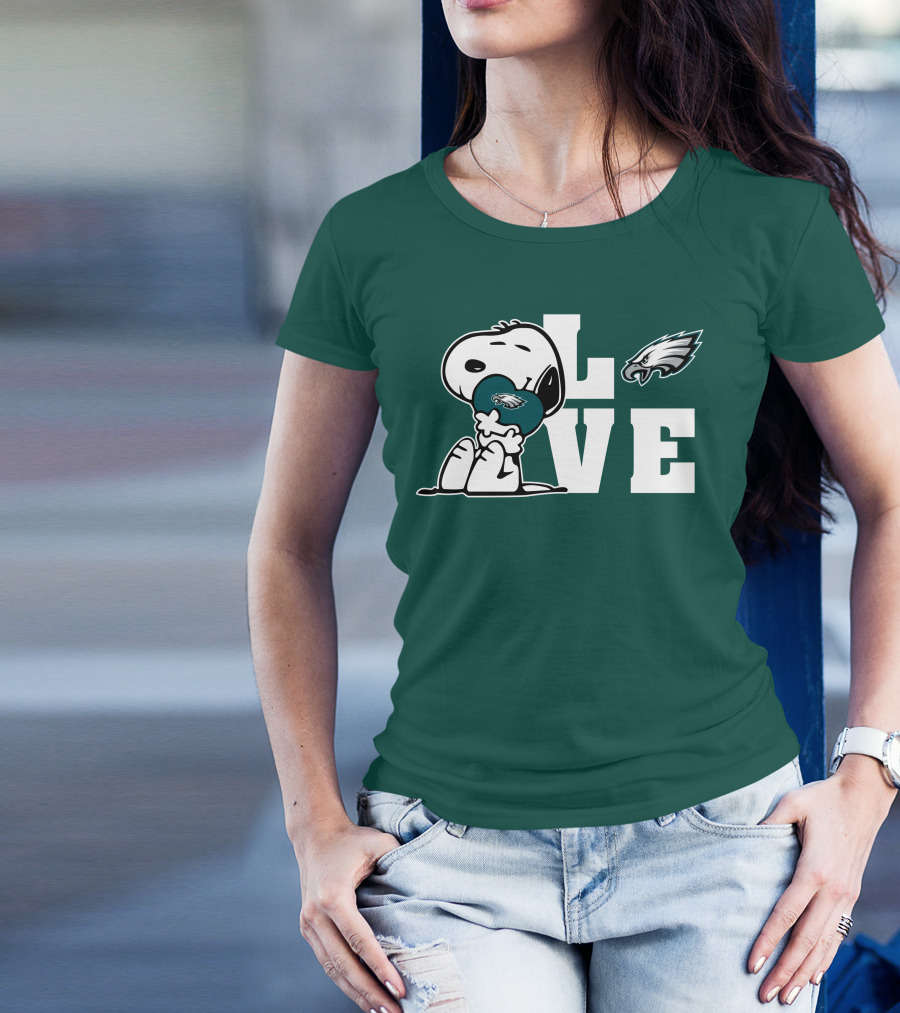 Snoopy Love Philadelphia Eagles Emblem Lve T-Shirt