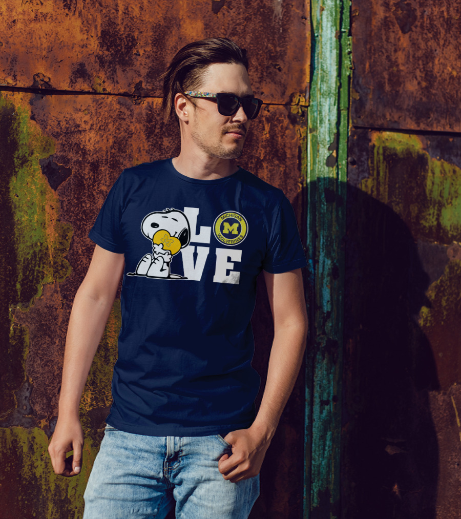 Snoopy Love Michigan Wolverines Peanuts Football T-Shirt