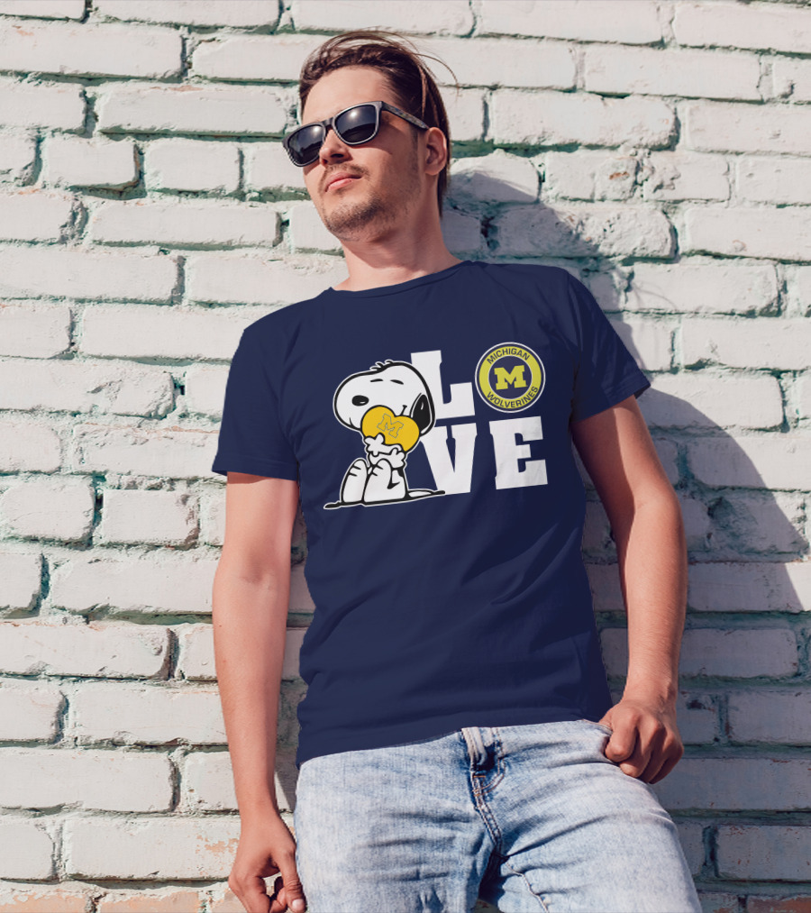 Snoopy Love Michigan Wolverines Peanuts Football T-Shirt