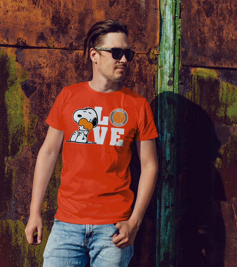 Snoopy Love Tennessee Volunteers Logo Peanuts Football Fan T-Shirt