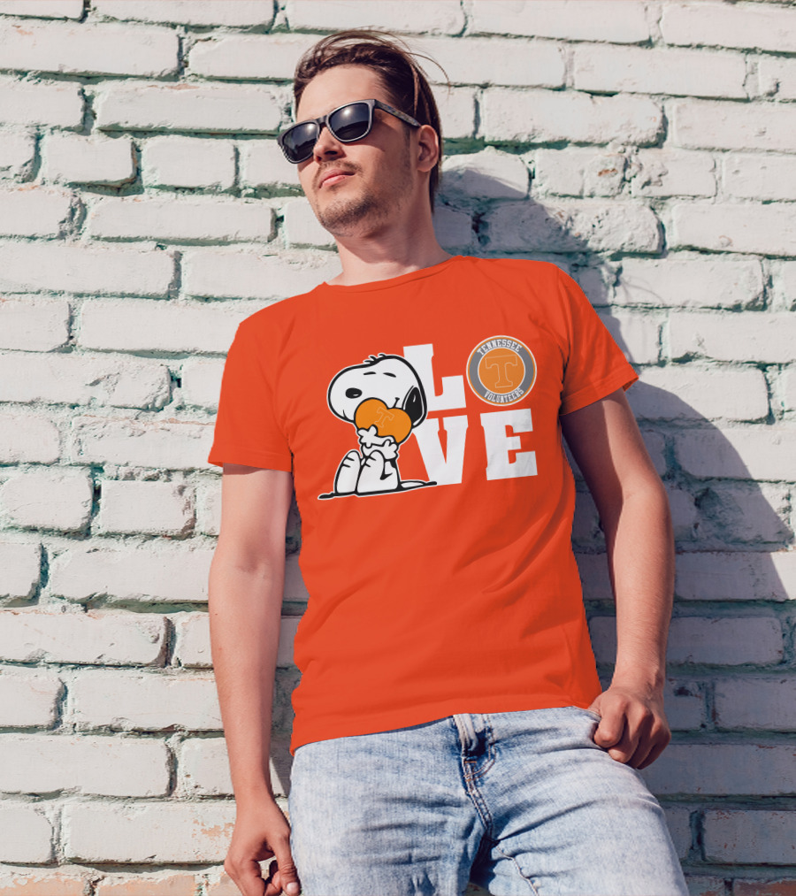 Snoopy Love Tennessee Volunteers Logo Peanuts Football Fan T-Shirt
