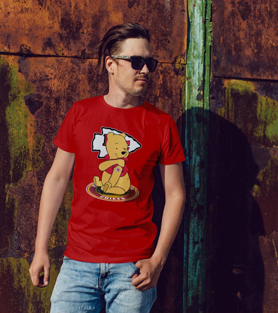 Kansas City Chiefs Winnie The Pooh Sitting On T-Shirt