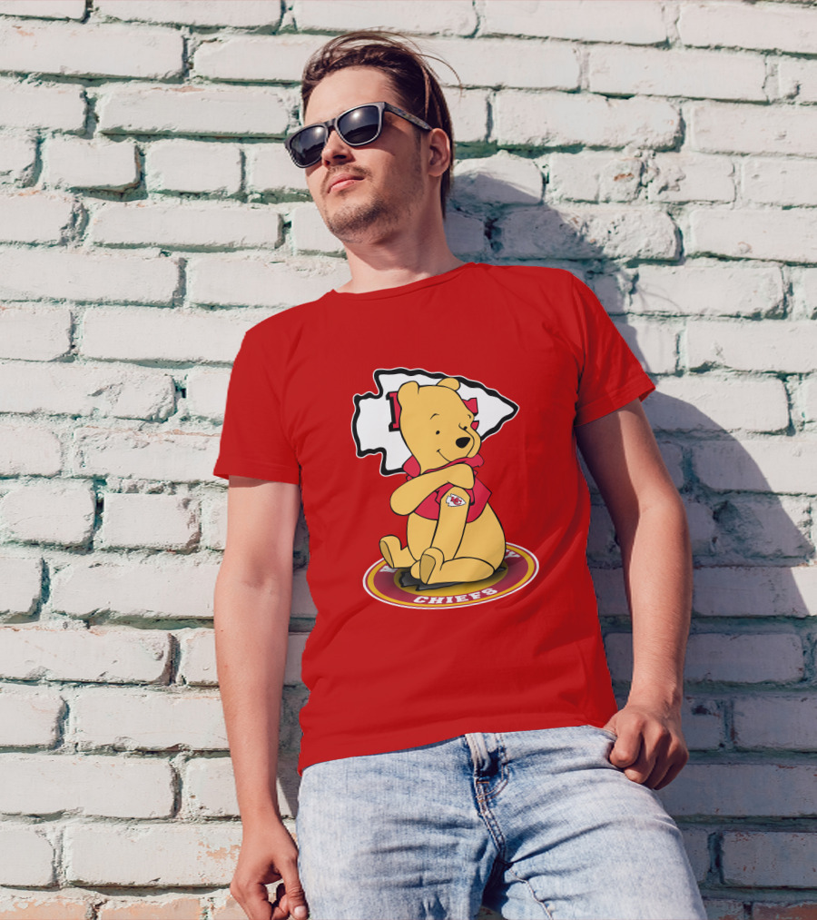 Kansas City Chiefs Winnie The Pooh Sitting On T-Shirt