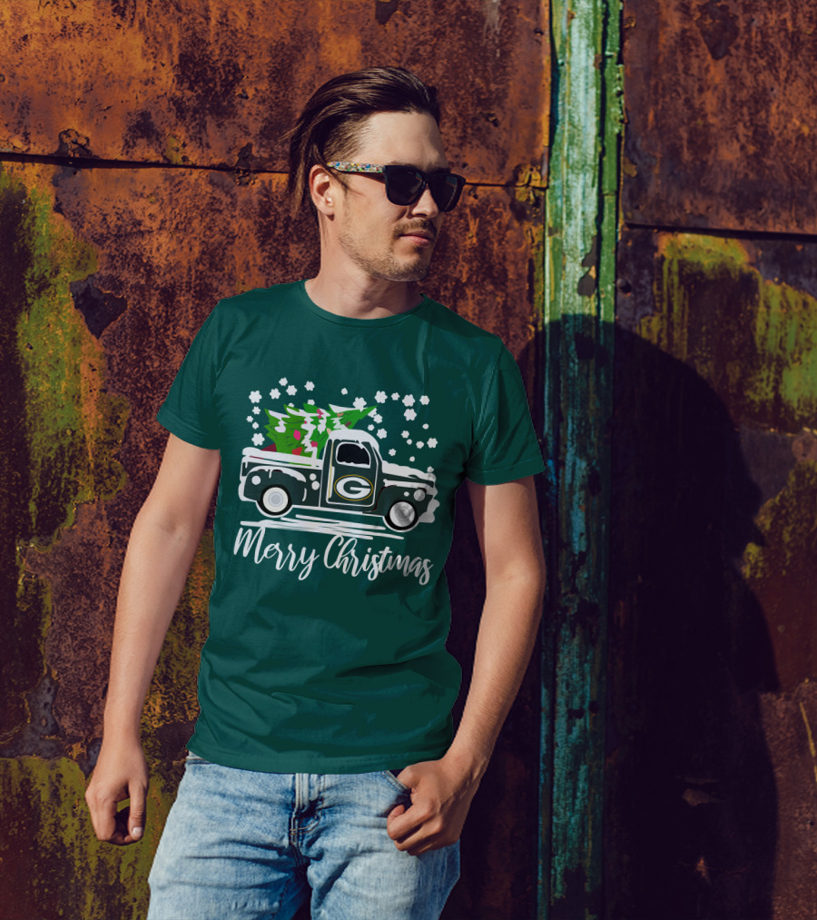 Green Bay Packers Vintage Truck With Christmas Tree Merry Christmas T-Shirt