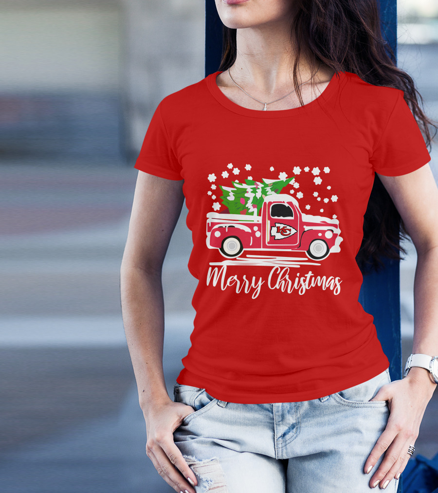 Kansas City Chiefs Vintage Truck Merry Christmas Snowflakes T-Shirt