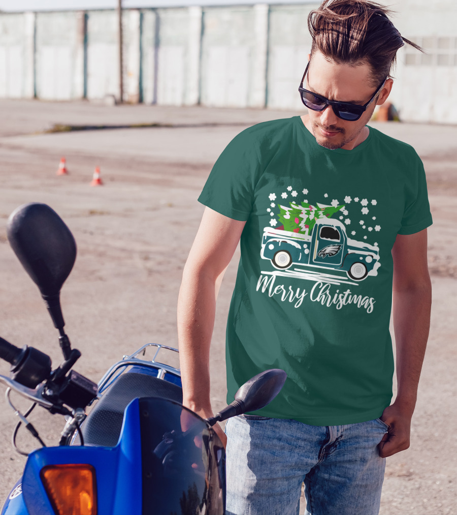 Merry Christmas Philadelphia Eagles Vintage Car Snowflakes T-Shirt