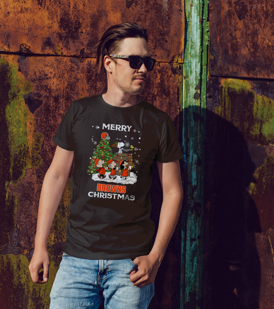 Merry Browns Christmas Peanuts Christmas Tree Celebration T-Shirt