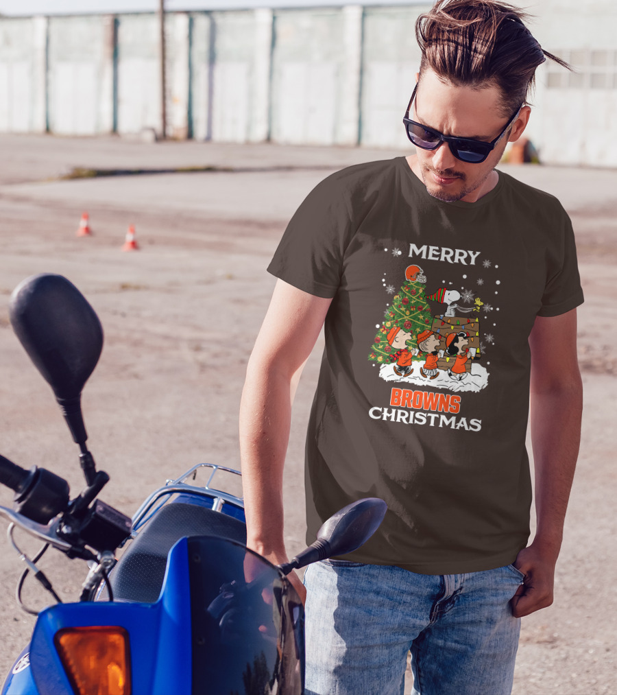 Merry Browns Christmas Peanuts Christmas Tree Celebration T-Shirt