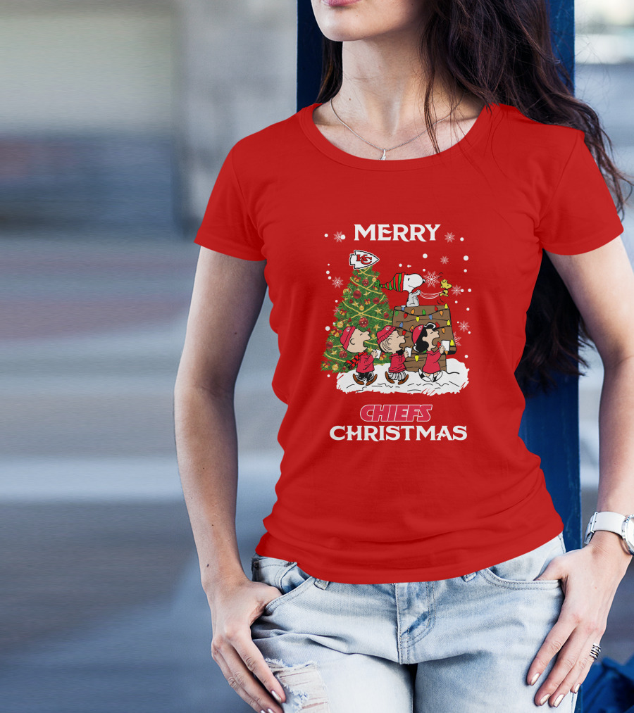 Kansas City Chiefs Merry Christmas Peanuts Tree Celebration T-Shirt