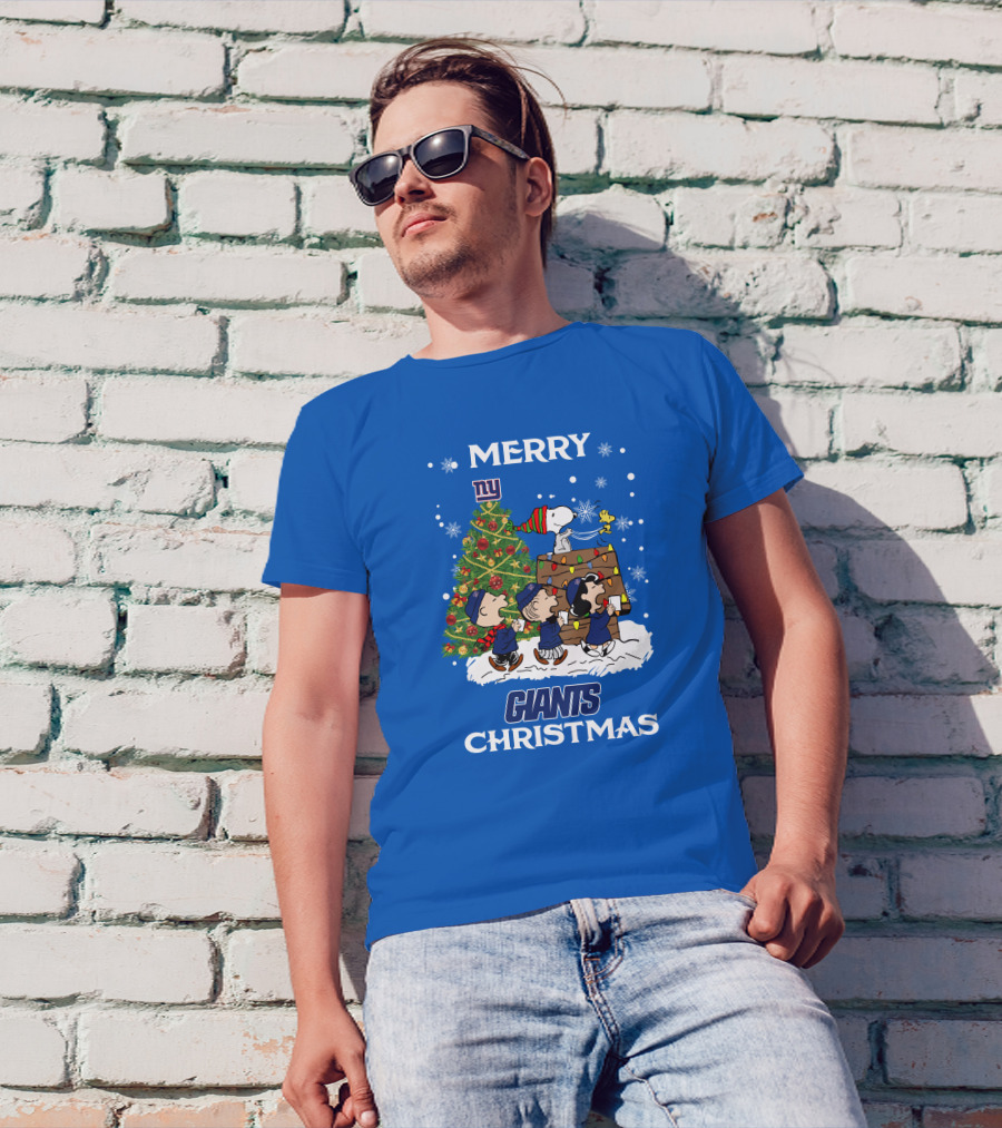 Merry New York Giants Christmas With Peanut Characters And Tree T-Shirt