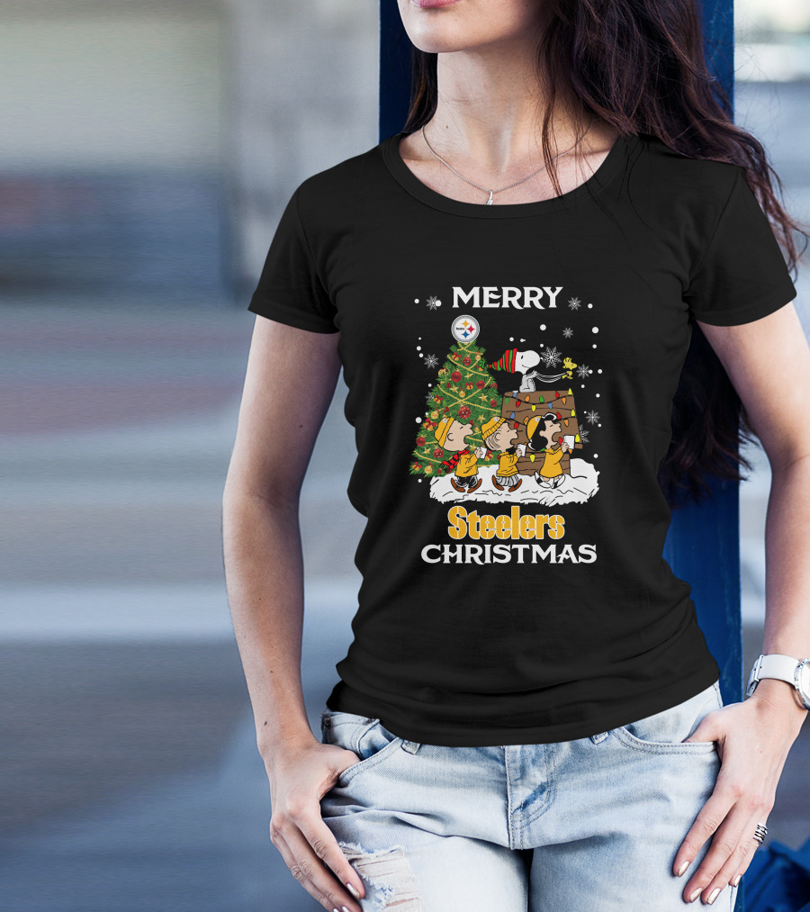 Merry Steelers Christmas Peanuts Tree Snoopy And Friends T-Shirt
