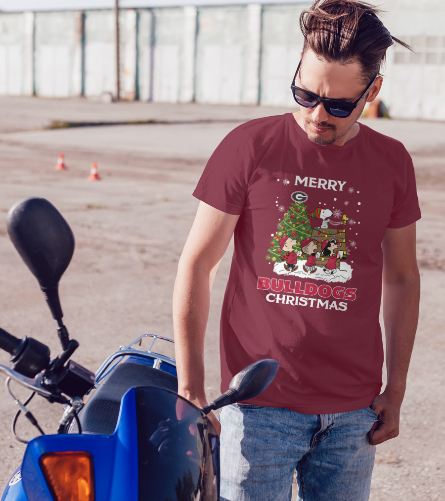 Merry Georgia Bulldogs Christmas Tree Peanuts Holiday Scene T-Shirt