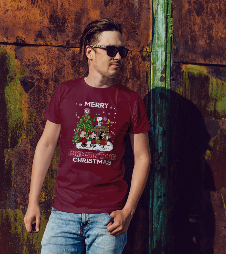 Merry Crimson Tide Christmas Peanuts Alabama Holiday Snowflakes T-Shirt