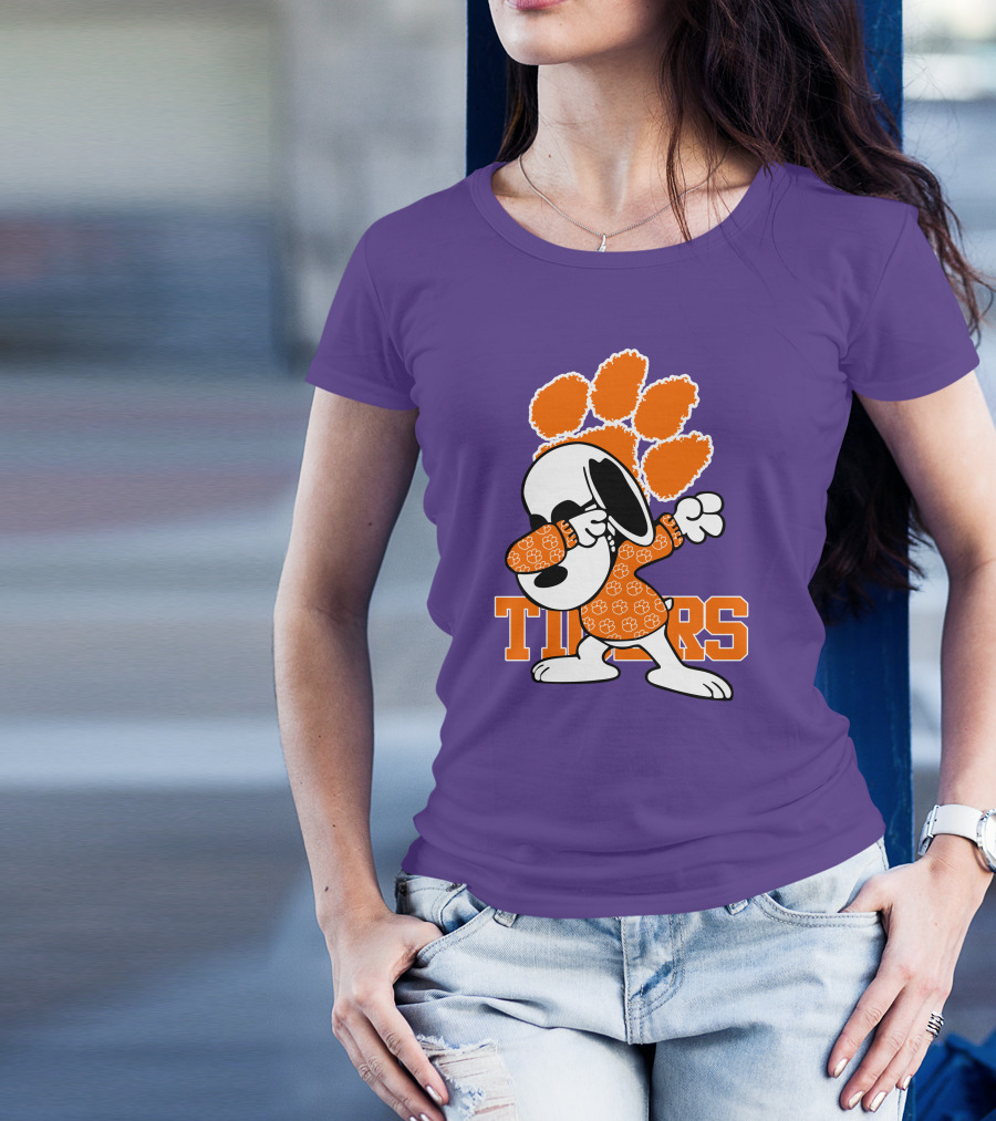 Snoopy Dabbing Clemson Tigers Paw Prints T-Shirt