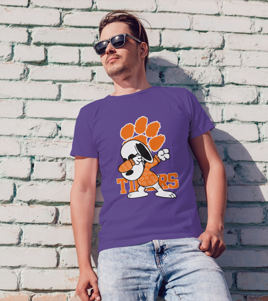 Snoopy Dabbing Clemson Tigers Paw Prints T-Shirt