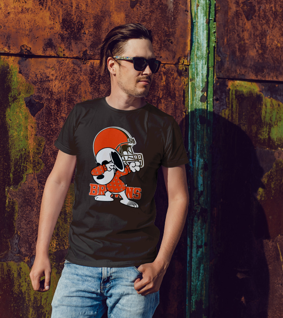 Cleveland Browns Snoopy Dabbing Football Helmet T-Shirt