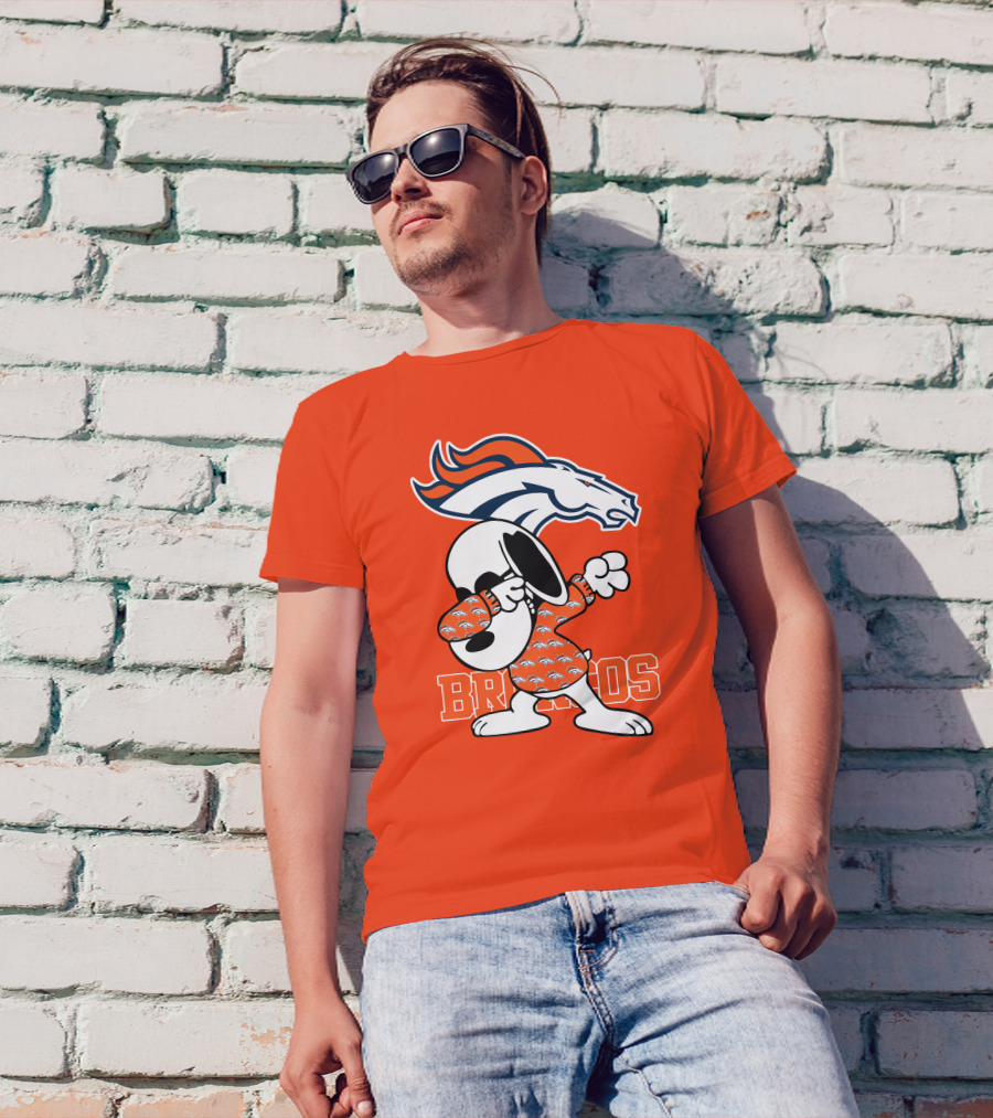 Denver Broncos Snoopy Dabbing Broncos T-Shirt