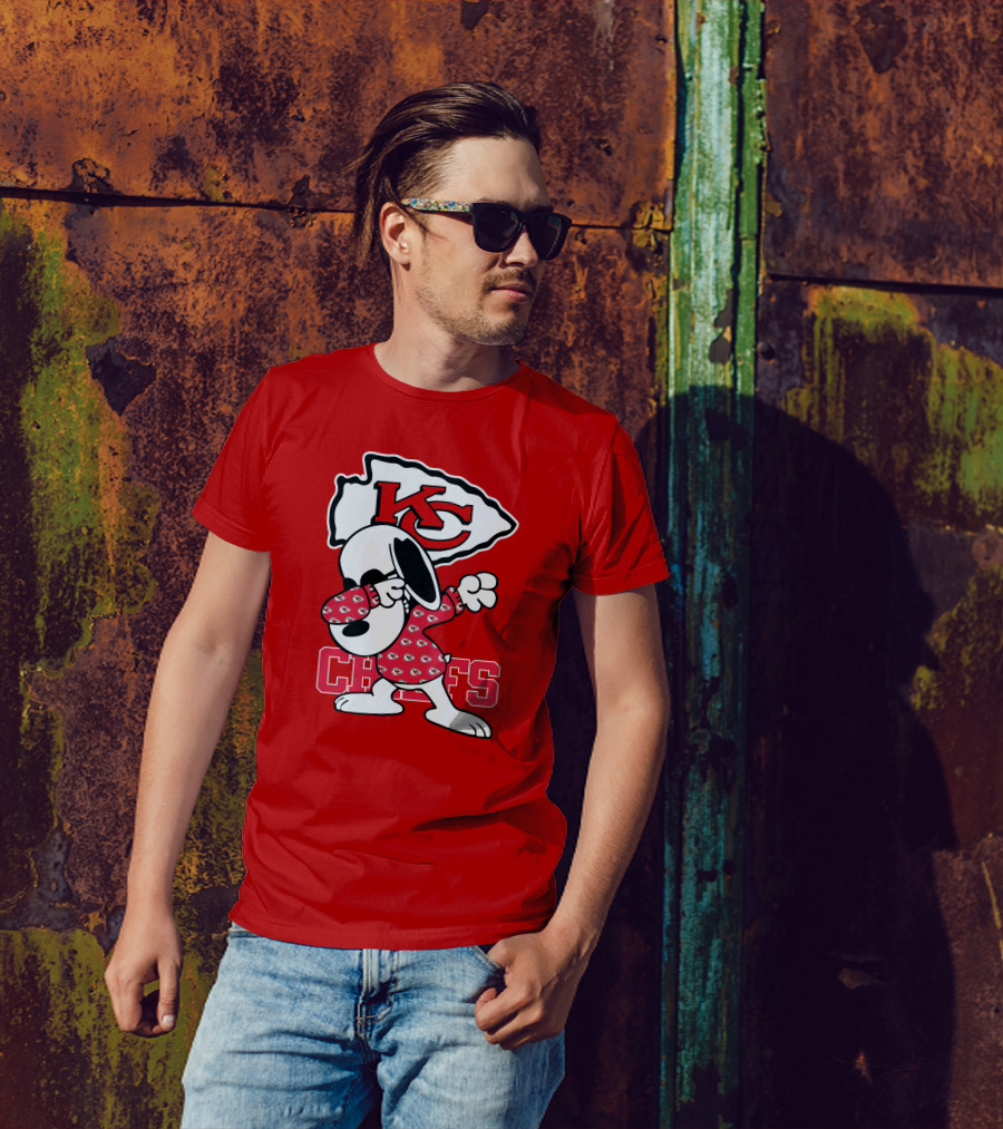 Kansas City Chiefs Snoopy KC Logo Dabbing Chiefs T-Shirt