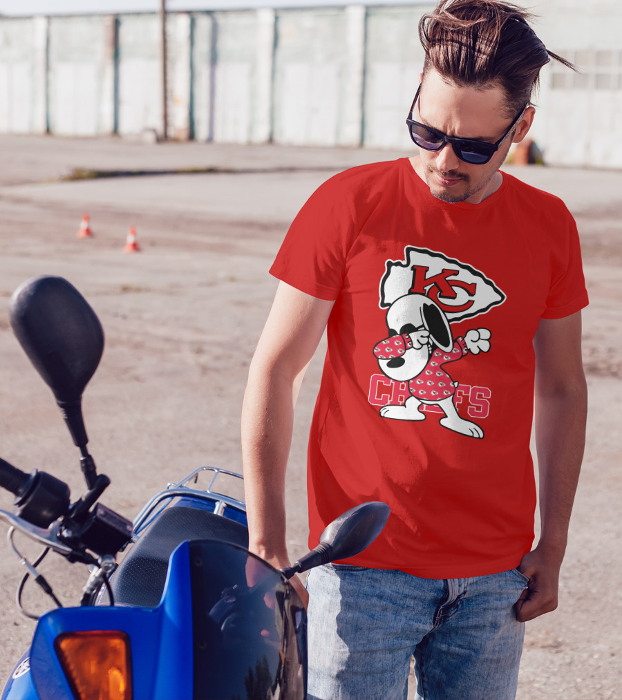 Kansas City Chiefs Snoopy KC Logo Dabbing Chiefs T-Shirt