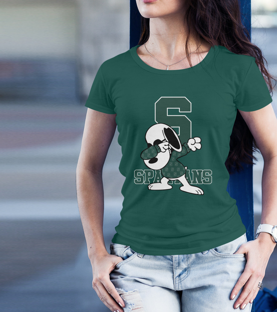 Michigan State Spartans Snoopy Dabbing Football Cartoon Peanuts T-Shirt